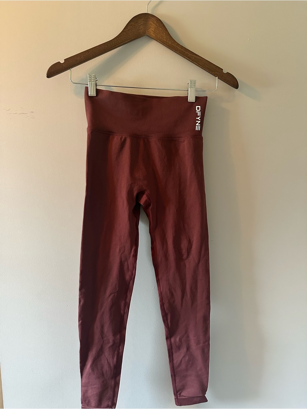 DFYNE Dynamic Leggings in Deep Burgundy